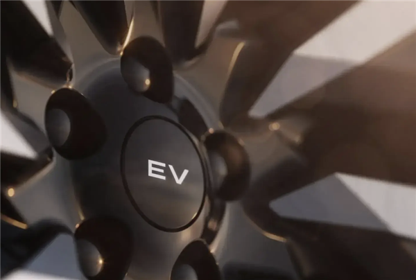 六郃彩：猜賣多少錢！路虎攬勝EV官圖發佈 ：繼續沿用燃油版造型